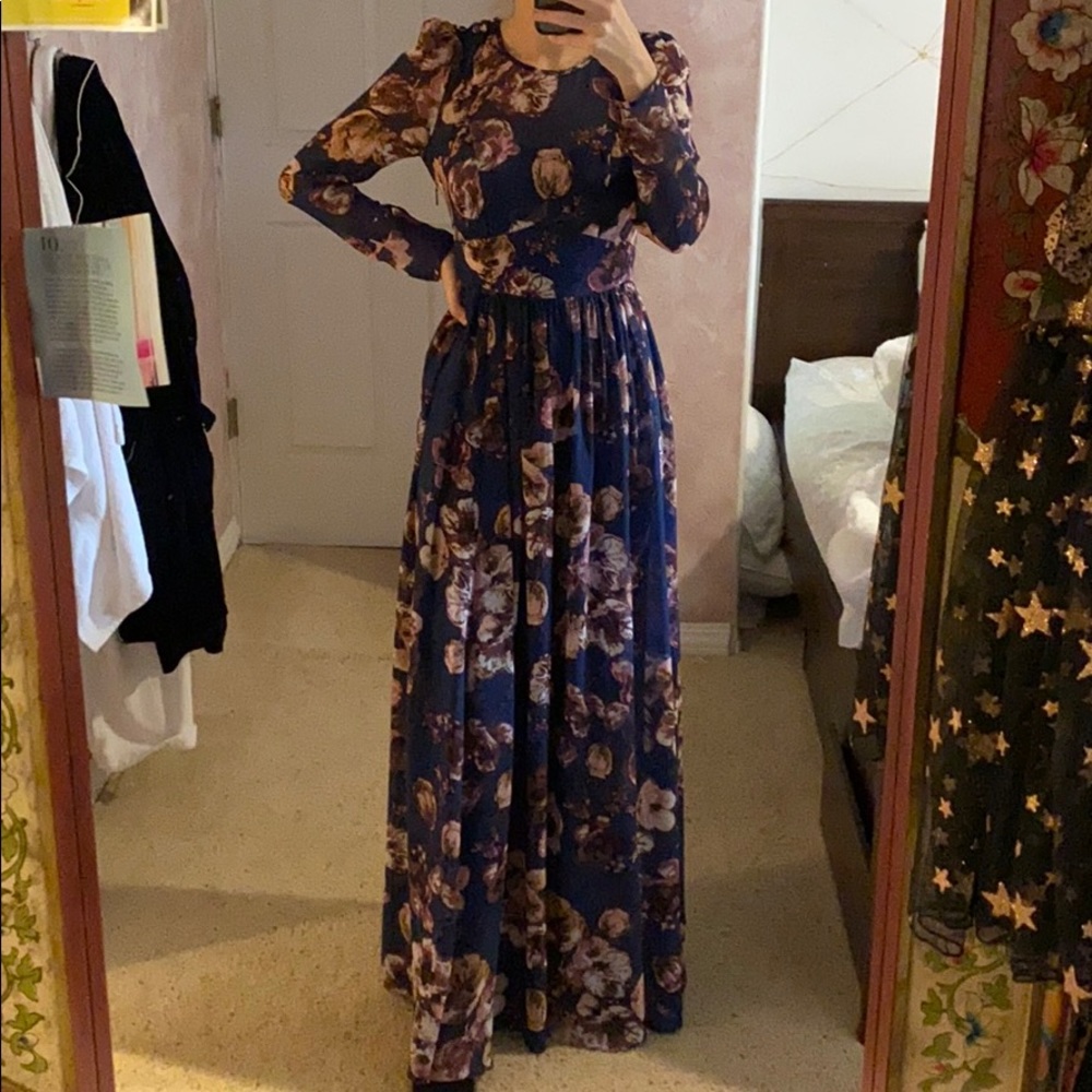 Long sleeve floral maxi with cutout back